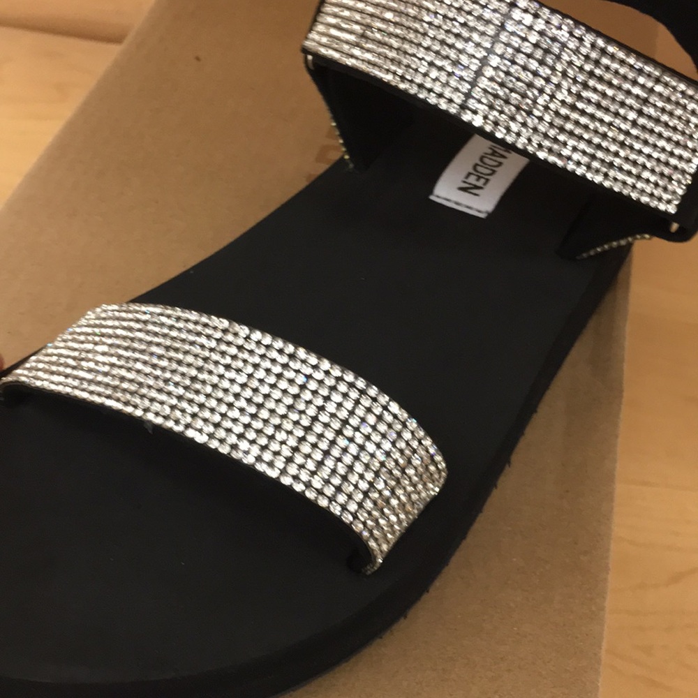 Steve Madden belt cross strap summer sandals - Picture 3 of 6